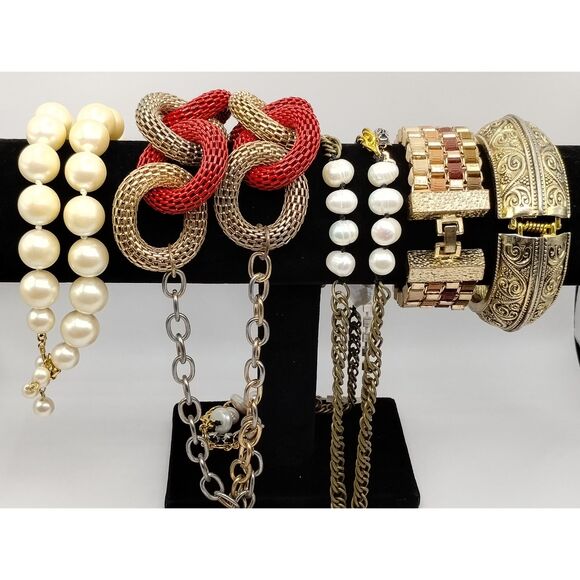 Vintage Multi-Medium Grouping of Necklaces and Bracelets Wood Faux Pearls - Picture 7 of 11